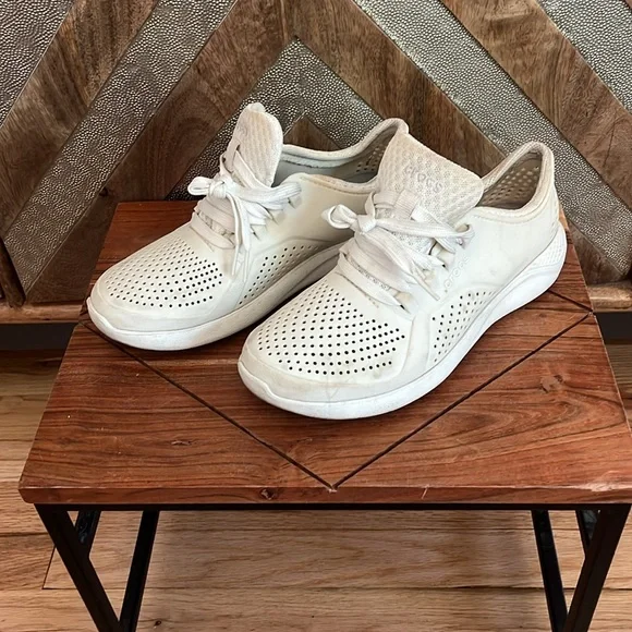 Crocs Women’s LiteRide Athletic Shoes - Picture 2 of 5